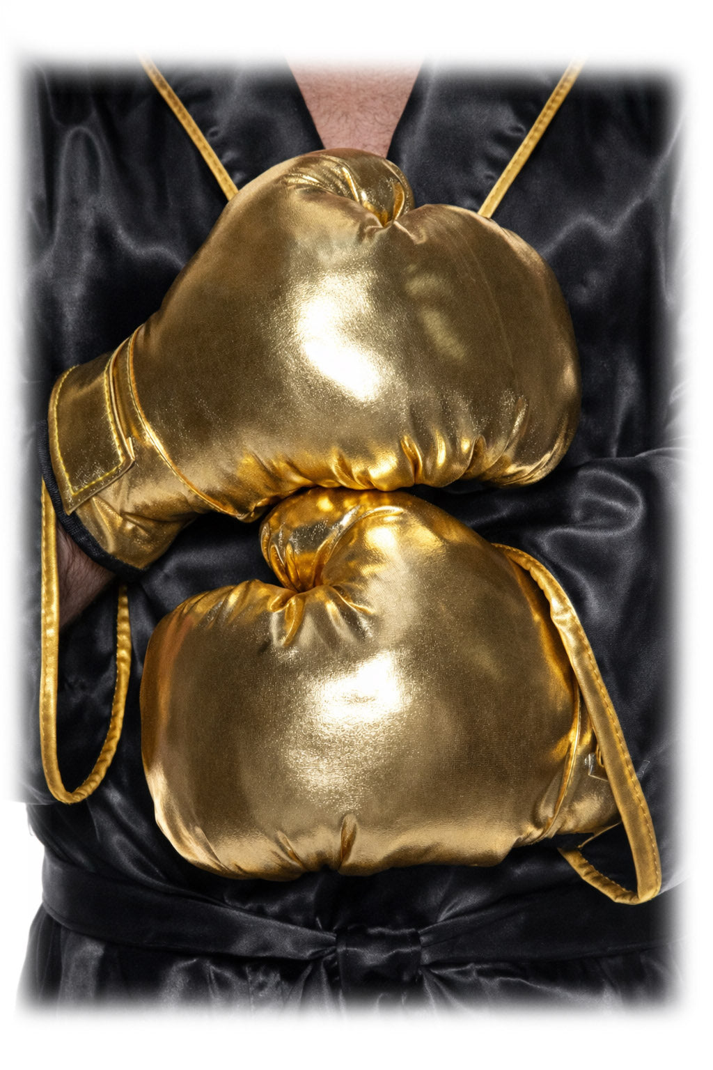 Gants de boxe dorés