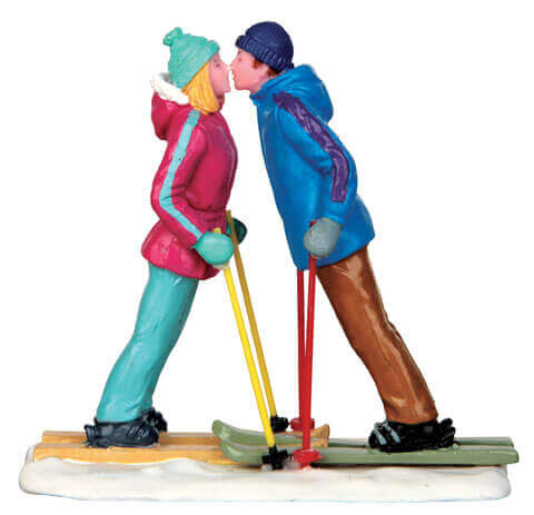 Kissing while skiing - Lemax Village