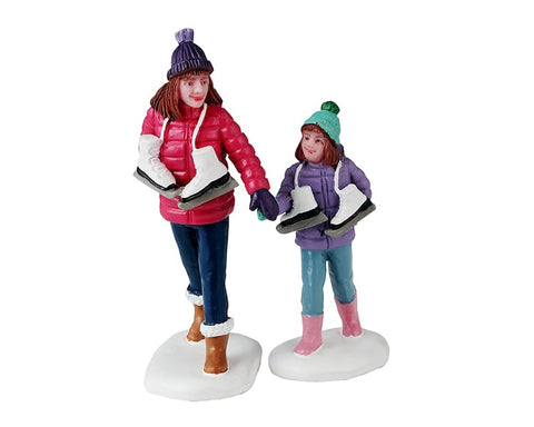 Skating sisters, set of 2 - Village Lemax