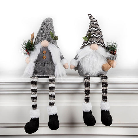 Gnome-santa assis en tissu avec jambes suspendues